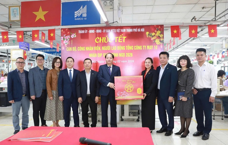 Trưởng ban Tuyên giáo và Dân vận Thành ủy Nguyễn Doãn Toản thăm và chúc Tết Tổng Công ty May 10- Ảnh 1.