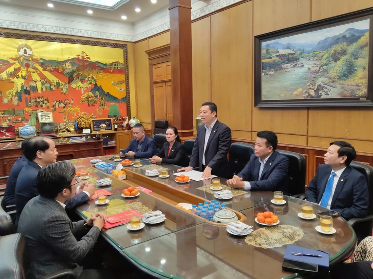 Trưởng ban Tuyên giáo và Dân vận Thành ủy Nguyễn Doãn Toản thăm và chúc Tết Tổng Công ty May 10- Ảnh 8.