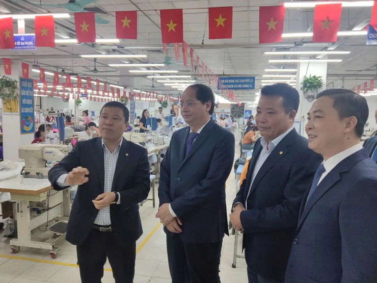 Trưởng ban Tuyên giáo và Dân vận Thành ủy Nguyễn Doãn Toản thăm và chúc Tết Tổng Công ty May 10- Ảnh 3.