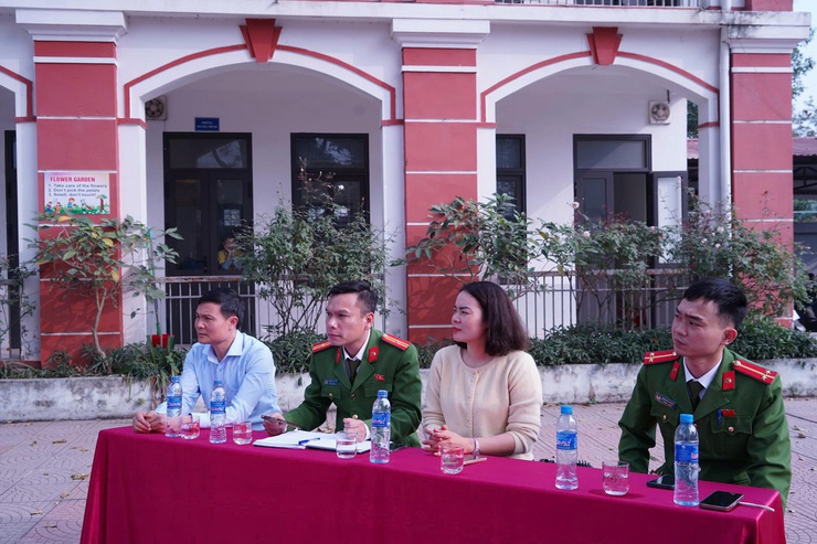 Phường Chương Mỹ tuyên truyền pháp luật về an ninh, trật tự và phòng chống pháo cho học sinh Trường Tiểu học Phụng Châu- Ảnh 3.