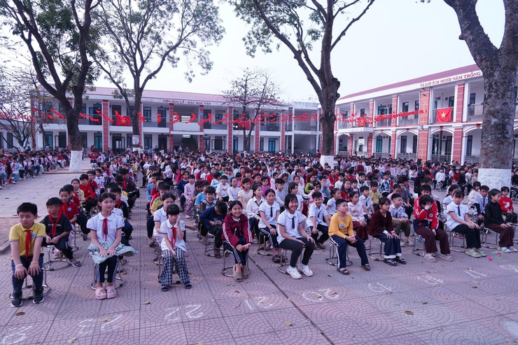 Phường Chương Mỹ tuyên truyền pháp luật về an ninh, trật tự và phòng chống pháo cho học sinh Trường Tiểu học Phụng Châu- Ảnh 4.