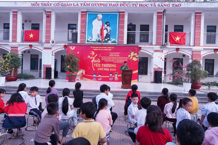 Phường Chương Mỹ tuyên truyền pháp luật về an ninh, trật tự và phòng chống pháo cho học sinh Trường Tiểu học Phụng Châu- Ảnh 1.