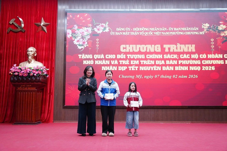 Phường Chương Mỹ tổ chức chương trình tặng quà Tết cho các đối tượng chính sách, hộ khó khăn và trẻ em - Ảnh 6.