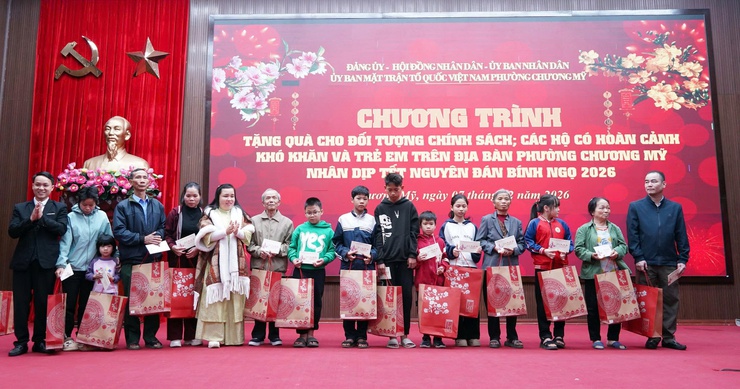 Phường Chương Mỹ tổ chức chương trình tặng quà Tết cho các đối tượng chính sách, hộ khó khăn và trẻ em - Ảnh 10.
