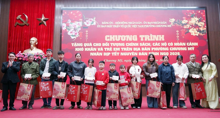 Phường Chương Mỹ tổ chức chương trình tặng quà Tết cho các đối tượng chính sách, hộ khó khăn và trẻ em - Ảnh 11.