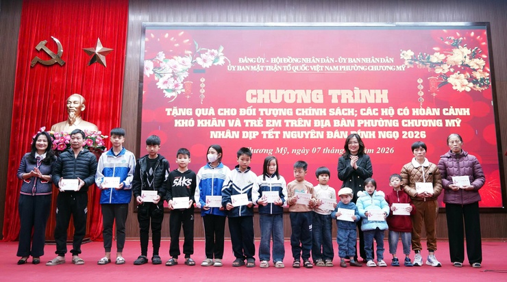 Phường Chương Mỹ tổ chức chương trình tặng quà Tết cho các đối tượng chính sách, hộ khó khăn và trẻ em - Ảnh 17.