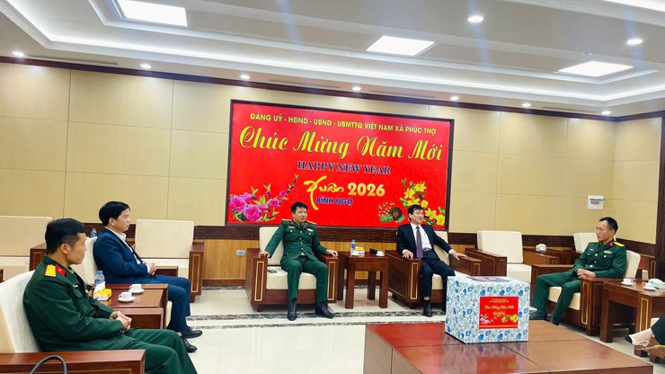 Ban Chỉ huy Phòng thủ khu vực 2 – Phúc Thọ thăm, chúc Tết Đảng ủy, chính quyền xã Phúc Thọ- Ảnh 2.