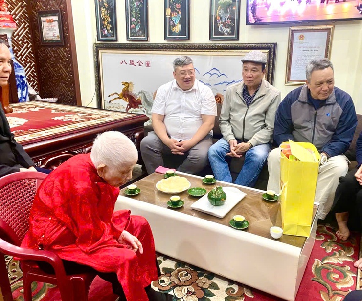 UBND phường Định Công: Thăm hỏi, tặng quà nhân dịp Tết Nguyên đán Bính Ngọ năm 2026.- Ảnh 1.