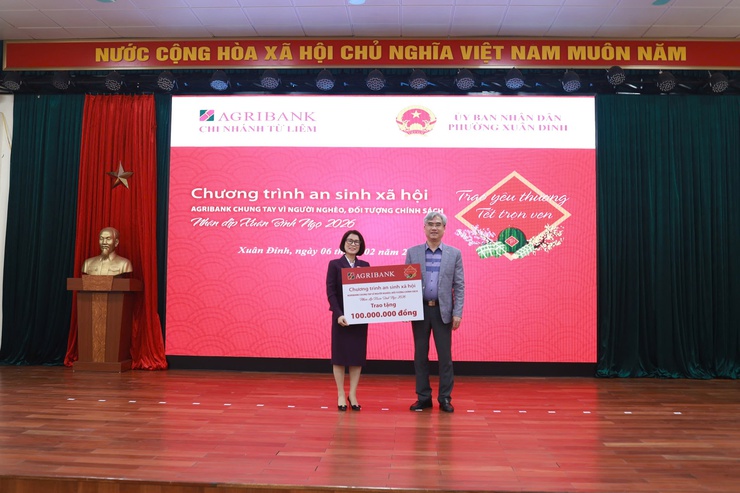 Phường Xuân Đỉnh: Trao gửi yêu thương, Tết sẻ chia cho hộ có hoàn cảnh khó khăn- Ảnh 1.