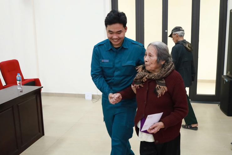 Phường Xuân Đỉnh: Trao gửi yêu thương, Tết sẻ chia cho hộ có hoàn cảnh khó khăn- Ảnh 6.