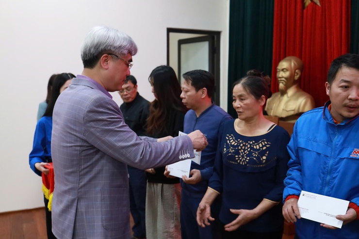 Phường Xuân Đỉnh: Trao gửi yêu thương, Tết sẻ chia cho hộ có hoàn cảnh khó khăn- Ảnh 5.