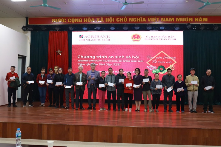 Phường Xuân Đỉnh: Trao gửi yêu thương, Tết sẻ chia cho hộ có hoàn cảnh khó khăn- Ảnh 2.