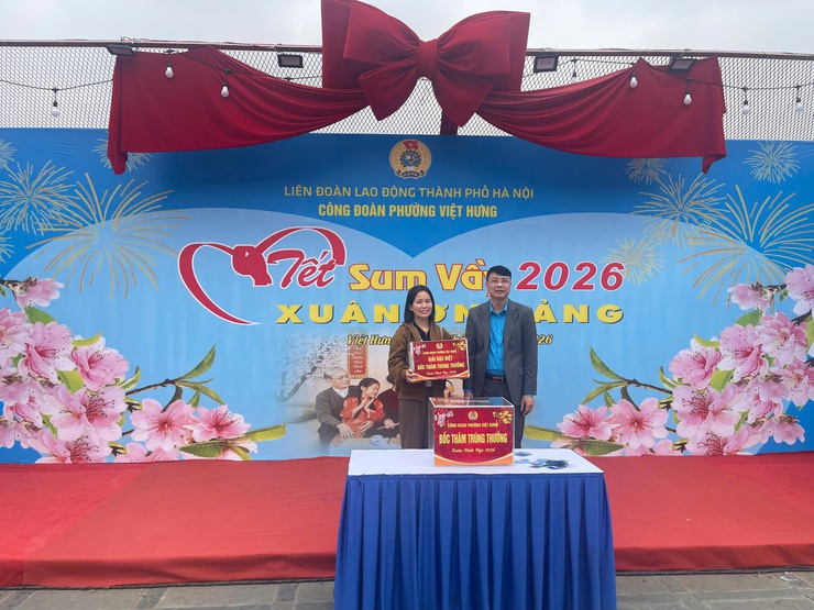 Công đoàn phường Việt Hưng tổ chức Chương trình “Tết sum vầy - Xuân ơn Đảng và Chợ tết công đoàn”, xuân Bính Ngọ 2026- Ảnh 5.