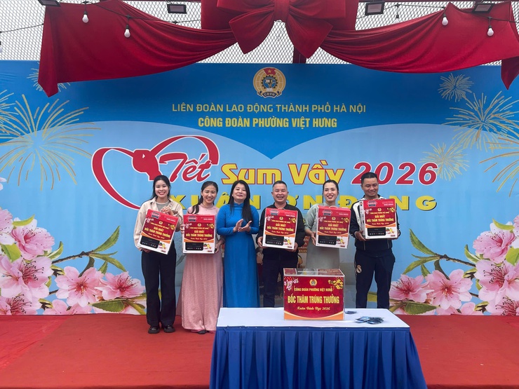 Công đoàn phường Việt Hưng tổ chức Chương trình “Tết sum vầy - Xuân ơn Đảng và Chợ tết công đoàn”, xuân Bính Ngọ 2026- Ảnh 6.