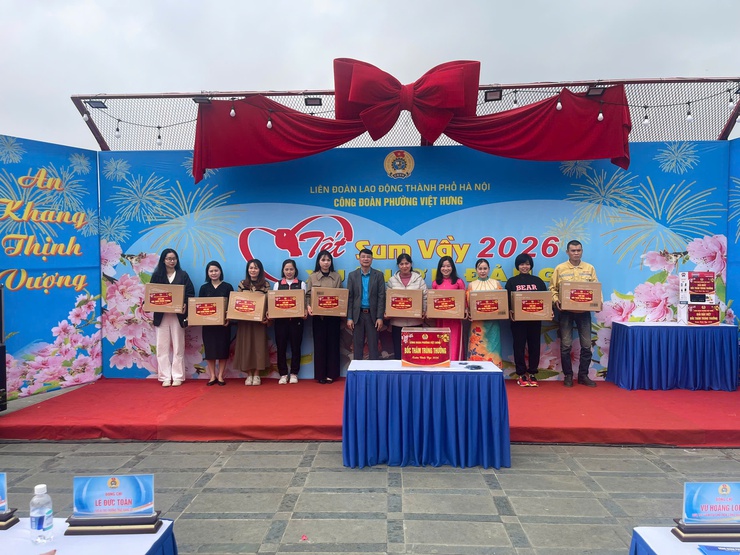 Công đoàn phường Việt Hưng tổ chức Chương trình “Tết sum vầy - Xuân ơn Đảng và Chợ tết công đoàn”, xuân Bính Ngọ 2026- Ảnh 7.