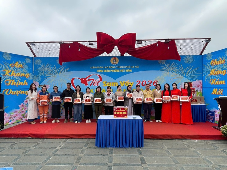 Công đoàn phường Việt Hưng tổ chức Chương trình “Tết sum vầy - Xuân ơn Đảng và Chợ tết công đoàn”, xuân Bính Ngọ 2026- Ảnh 8.