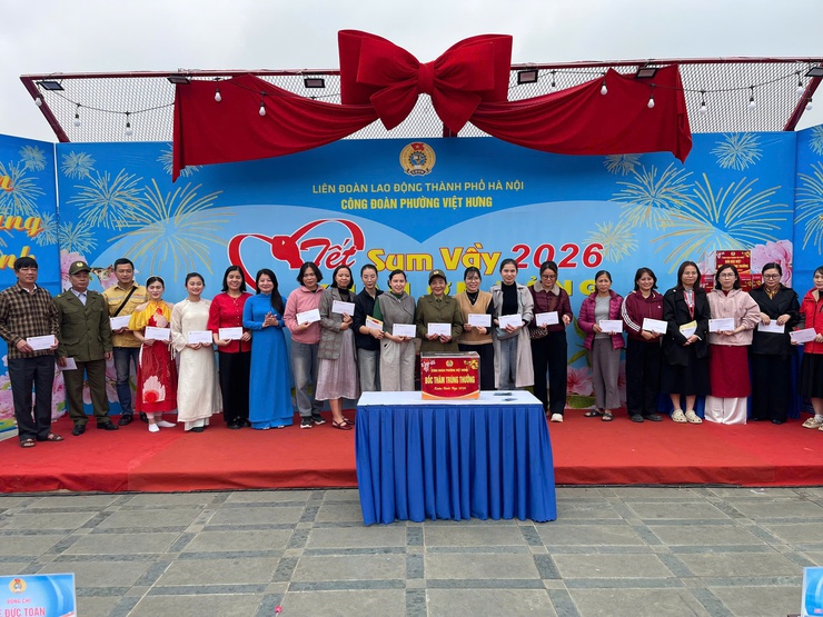 Công đoàn phường Việt Hưng tổ chức Chương trình “Tết sum vầy - Xuân ơn Đảng và Chợ tết công đoàn”, xuân Bính Ngọ 2026- Ảnh 9.