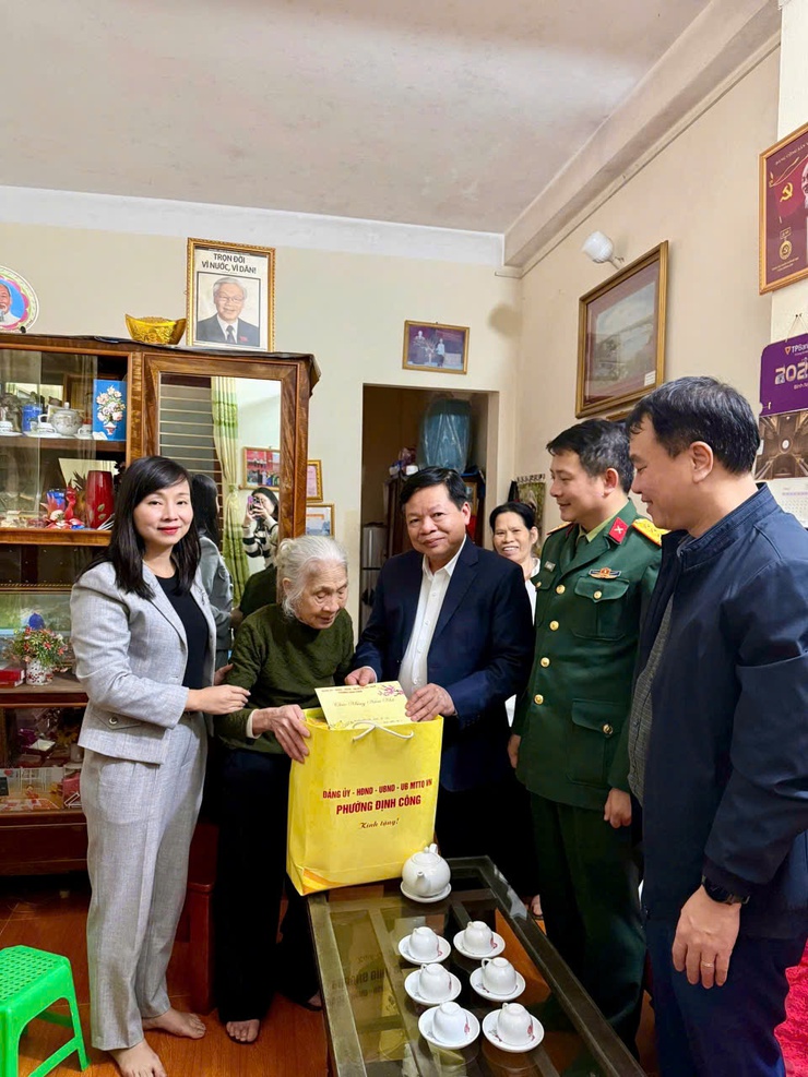 UBND phường Định Công: Thăm hỏi, tặng quà nhân dịp Tết Nguyên đán Bính Ngọ năm 2026.- Ảnh 5.