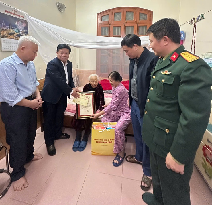 UBND phường Định Công: Thăm hỏi, tặng quà nhân dịp Tết Nguyên đán Bính Ngọ năm 2026.- Ảnh 6.