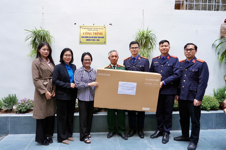 PHƯỜNG CẦU GIẤY KHÁNH THÀNH VÀ BÀN GIAO CÔNG TRÌNH HỖ TRỢ XÂY DỰNG MỚI NHÀ Ở CHO NGƯỜI CÓ CÔNG VỚI CÁCH MẠNG- Ảnh 5.