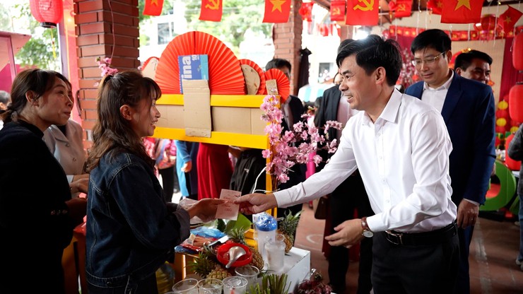 Hội chợ tết cho học sinh Xuân quê hương - Tết nghĩa tình- Ảnh 10.