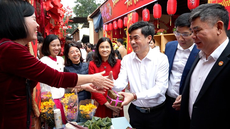 Hội chợ tết cho học sinh Xuân quê hương - Tết nghĩa tình- Ảnh 11.