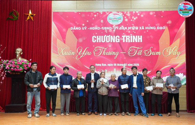UBND XÃ HƯNG ĐẠO TRAO QUÀ TẾT CHO CÁC GIA ĐÌNH CÓ HOÀN CẢNH KHÓ KHĂN NHÂN DỊP TẾT NGUYÊN ĐÁN NĂM 2026- Ảnh 3.
