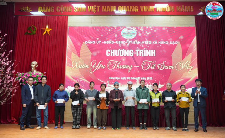 UBND XÃ HƯNG ĐẠO TRAO QUÀ TẾT CHO CÁC GIA ĐÌNH CÓ HOÀN CẢNH KHÓ KHĂN NHÂN DỊP TẾT NGUYÊN ĐÁN NĂM 2026- Ảnh 6.