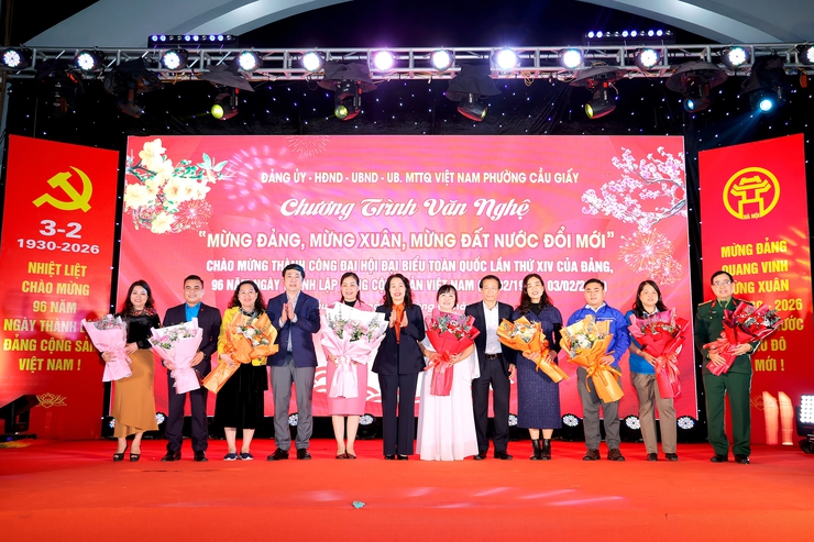 PHƯỜNG CẦU GIẤY TỔ CHỨC THÀNH CÔNG CHƯƠNG TRÌNH VĂN NGHỆ CHÀO MỪNG THÀNH CÔNG ĐẠI HỘI ĐẠI BIỂU TOÀN QUỐC LẦN THỨ XIV CỦA ĐẢNG VÀ KỶ NIỆM 96 NĂM NGÀY THÀNH LẬP ĐẢNG CỘNG SẢN VIỆT NAM- Ảnh 1.