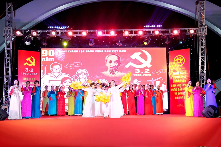 PHƯỜNG CẦU GIẤY TỔ CHỨC THÀNH CÔNG CHƯƠNG TRÌNH VĂN NGHỆ CHÀO MỪNG THÀNH CÔNG ĐẠI HỘI ĐẠI BIỂU TOÀN QUỐC LẦN THỨ XIV CỦA ĐẢNG VÀ KỶ NIỆM 96 NĂM NGÀY THÀNH LẬP ĐẢNG CỘNG SẢN VIỆT NAM- Ảnh 6.