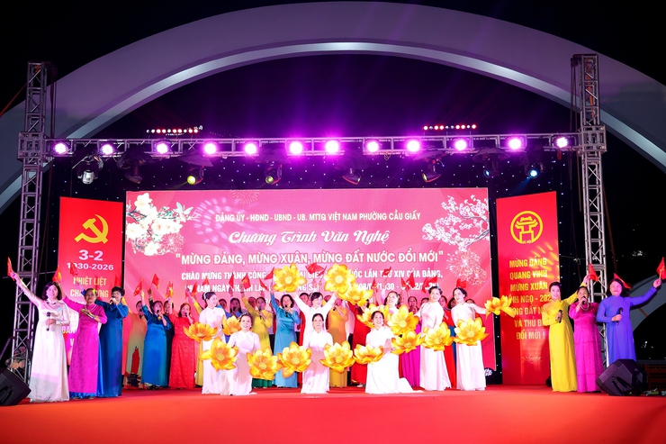 PHƯỜNG CẦU GIẤY TỔ CHỨC THÀNH CÔNG CHƯƠNG TRÌNH VĂN NGHỆ CHÀO MỪNG THÀNH CÔNG ĐẠI HỘI ĐẠI BIỂU TOÀN QUỐC LẦN THỨ XIV CỦA ĐẢNG VÀ KỶ NIỆM 96 NĂM NGÀY THÀNH LẬP ĐẢNG CỘNG SẢN VIỆT NAM- Ảnh 5.