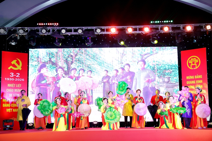 PHƯỜNG CẦU GIẤY TỔ CHỨC THÀNH CÔNG CHƯƠNG TRÌNH VĂN NGHỆ CHÀO MỪNG THÀNH CÔNG ĐẠI HỘI ĐẠI BIỂU TOÀN QUỐC LẦN THỨ XIV CỦA ĐẢNG VÀ KỶ NIỆM 96 NĂM NGÀY THÀNH LẬP ĐẢNG CỘNG SẢN VIỆT NAM- Ảnh 4.