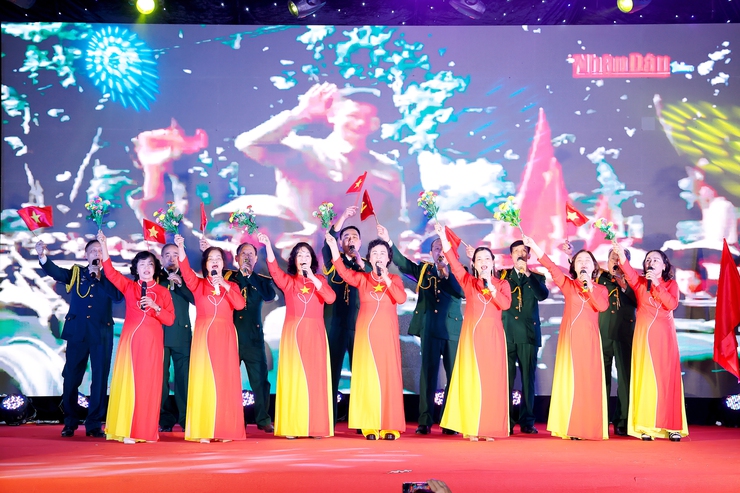 PHƯỜNG CẦU GIẤY TỔ CHỨC THÀNH CÔNG CHƯƠNG TRÌNH VĂN NGHỆ CHÀO MỪNG THÀNH CÔNG ĐẠI HỘI ĐẠI BIỂU TOÀN QUỐC LẦN THỨ XIV CỦA ĐẢNG VÀ KỶ NIỆM 96 NĂM NGÀY THÀNH LẬP ĐẢNG CỘNG SẢN VIỆT NAM- Ảnh 3.