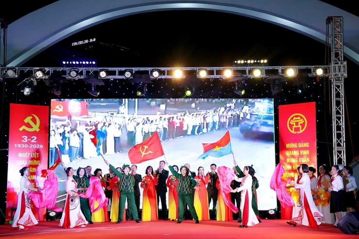 PHƯỜNG CẦU GIẤY TỔ CHỨC THÀNH CÔNG CHƯƠNG TRÌNH VĂN NGHỆ CHÀO MỪNG THÀNH CÔNG ĐẠI HỘI ĐẠI BIỂU TOÀN QUỐC LẦN THỨ XIV CỦA ĐẢNG VÀ KỶ NIỆM 96 NĂM NGÀY THÀNH LẬP ĐẢNG CỘNG SẢN VIỆT NAM- Ảnh 2.