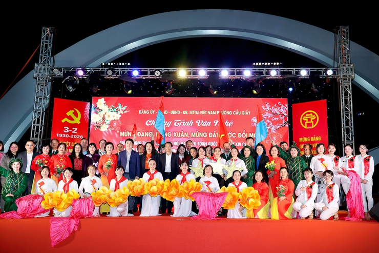 PHƯỜNG CẦU GIẤY TỔ CHỨC THÀNH CÔNG CHƯƠNG TRÌNH VĂN NGHỆ CHÀO MỪNG THÀNH CÔNG ĐẠI HỘI ĐẠI BIỂU TOÀN QUỐC LẦN THỨ XIV CỦA ĐẢNG VÀ KỶ NIỆM 96 NĂM NGÀY THÀNH LẬP ĐẢNG CỘNG SẢN VIỆT NAM- Ảnh 11.