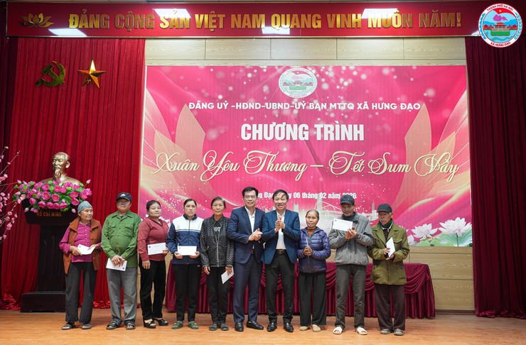 UBND XÃ HƯNG ĐẠO TRAO QUÀ TẾT CHO CÁC GIA ĐÌNH CÓ HOÀN CẢNH KHÓ KHĂN NHÂN DỊP TẾT NGUYÊN ĐÁN NĂM 2026- Ảnh 9.