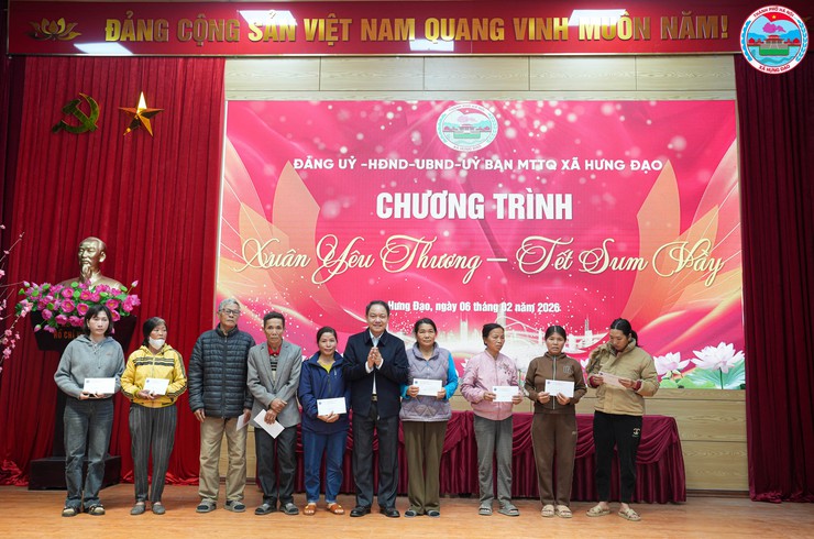 UBND XÃ HƯNG ĐẠO TRAO QUÀ TẾT CHO CÁC GIA ĐÌNH CÓ HOÀN CẢNH KHÓ KHĂN NHÂN DỊP TẾT NGUYÊN ĐÁN NĂM 2026- Ảnh 12.
