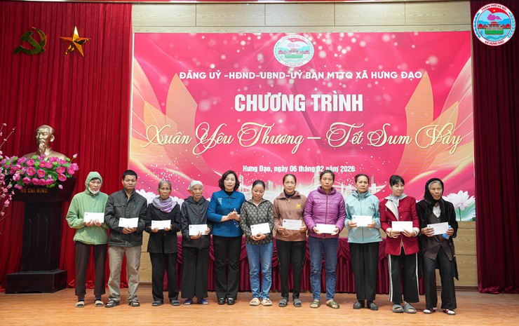 UBND XÃ HƯNG ĐẠO TRAO QUÀ TẾT CHO CÁC GIA ĐÌNH CÓ HOÀN CẢNH KHÓ KHĂN NHÂN DỊP TẾT NGUYÊN ĐÁN NĂM 2026- Ảnh 13.