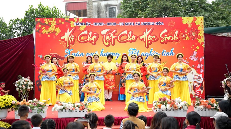 Hội chợ tết cho học sinh Xuân quê hương - Tết nghĩa tình- Ảnh 3.