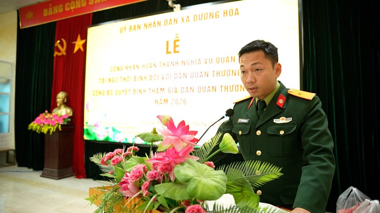 Ban Chỉ huy Quân sự xã Dương Hoà tổ chức Lễ công bố quyết định công nhận công dân hoàn thành nghĩa vụ tham gia Dân quân thường trực và kết nạp dân quân thường trực năm 2026- Ảnh 3.