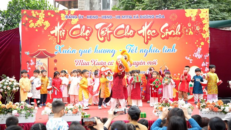 Hội chợ tết cho học sinh Xuân quê hương - Tết nghĩa tình- Ảnh 4.