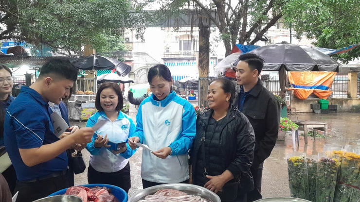 Hội Liên hiệp phụ nữ xã Liên Minh ra mắt mô hình “Chợ số - Chợ Văn minh”- Ảnh 5.