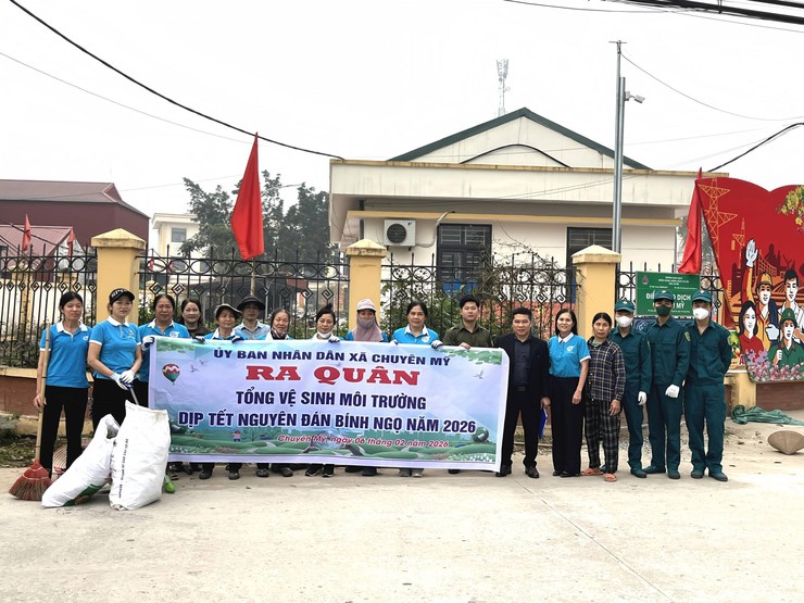 Xã Chuyên Mỹ vệ sinh môi trường trên địa bàn chào đón Xuân Bính Ngọ 2026- Ảnh 1.