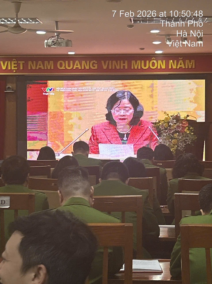 Phường Hai Bà Trưng tổ chức Hội nghị nghiên cứu, học tập, quán triệt Nghị quyết Đại hội đại biểu toàn quốc lần thứ XIV của Đảng tiếp sóng từ điểm cầu Trung ương và Thành phố.- Ảnh 5.