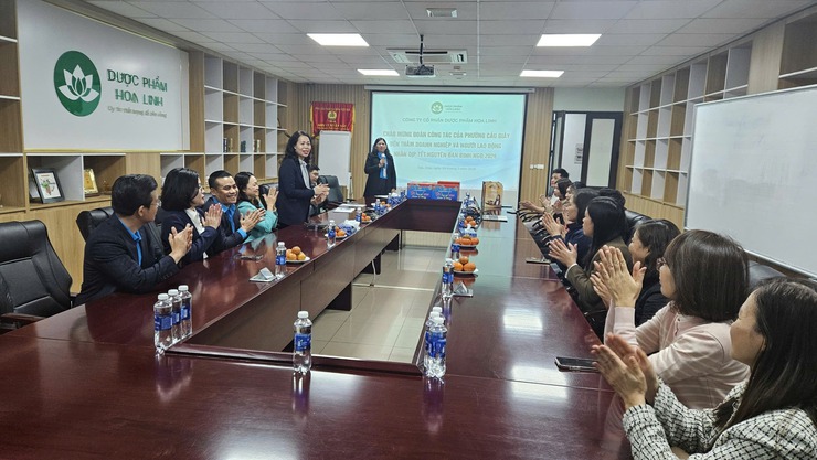 Lãnh đạo phường Cầu Giấy thăm, chúc Tết và tặng quà doanh nghiệp, người lao động nhân dịp Xuân Bính Ngọ 2026- Ảnh 3.