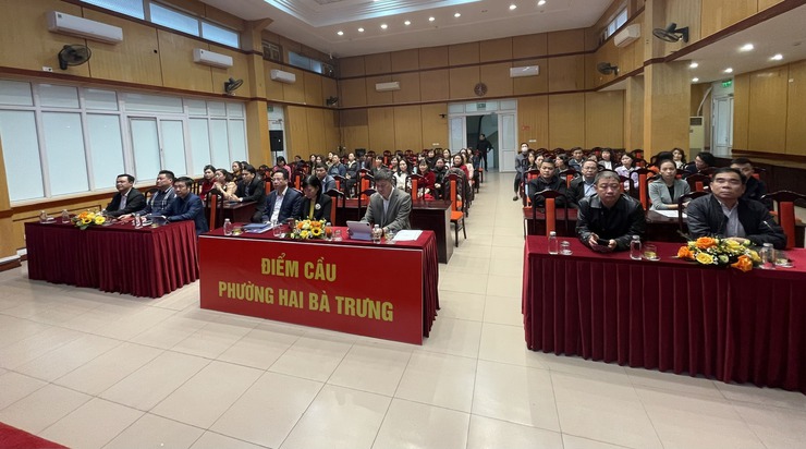 Phường Hai Bà Trưng tổ chức Hội nghị nghiên cứu, học tập, quán triệt Nghị quyết Đại hội đại biểu toàn quốc lần thứ XIV của Đảng tiếp sóng từ điểm cầu Trung ương và Thành phố.- Ảnh 8.