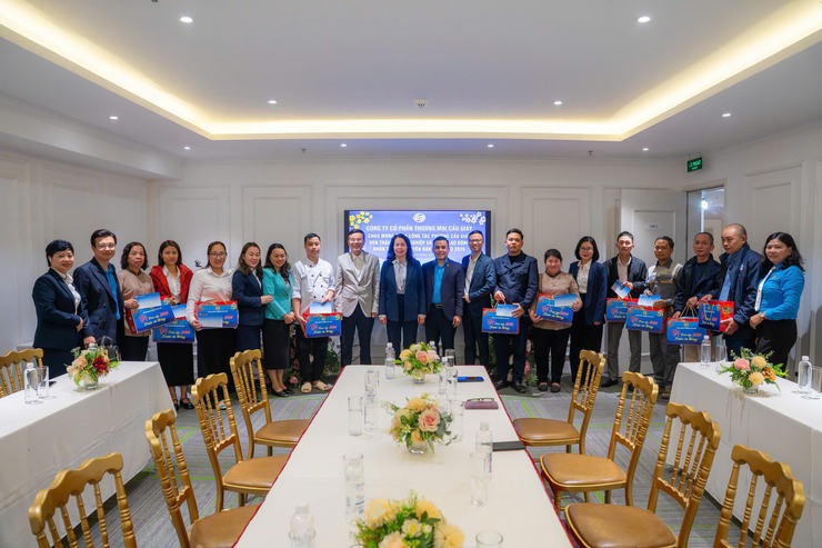 Lãnh đạo phường Cầu Giấy thăm, chúc Tết và tặng quà doanh nghiệp, người lao động nhân dịp Xuân Bính Ngọ 2026- Ảnh 5.