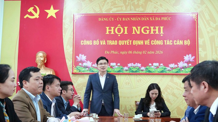 Xã Đa Phúc - Hội nghị công bố và trao quyết định về công tác cán bộ tại Trung tâm Dịch vụ tổng hợp và Ban Quản lý dự án đầu tư hạ tầng- Ảnh 1.
