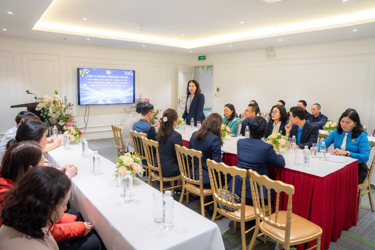 Lãnh đạo phường Cầu Giấy thăm, chúc Tết và tặng quà doanh nghiệp, người lao động nhân dịp Xuân Bính Ngọ 2026- Ảnh 1.