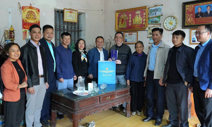 Xã Đa Phúc - Phó Bí thư Thường trực Đảng ủy -  Thăm, tặng quà tri ân nhân dịp mừng Đảng, mừng Xuân, đón tết cổ truyền Bính Ngọ năm 2026- Ảnh 4.